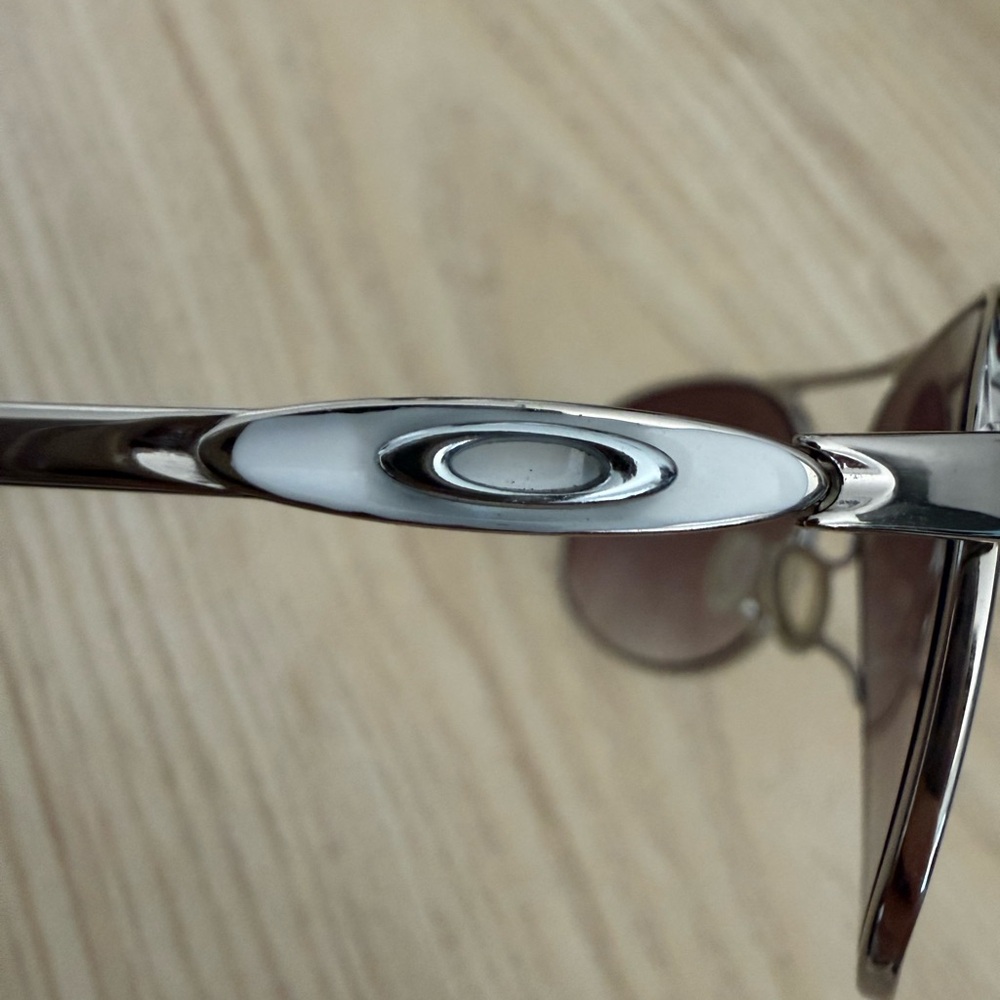 Oakley Given Sunglasses with Case - Picture 5 of 6